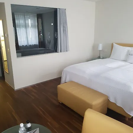 Glockenhof מלון 4*