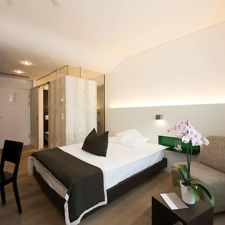 Glockenhof Hotel 4*